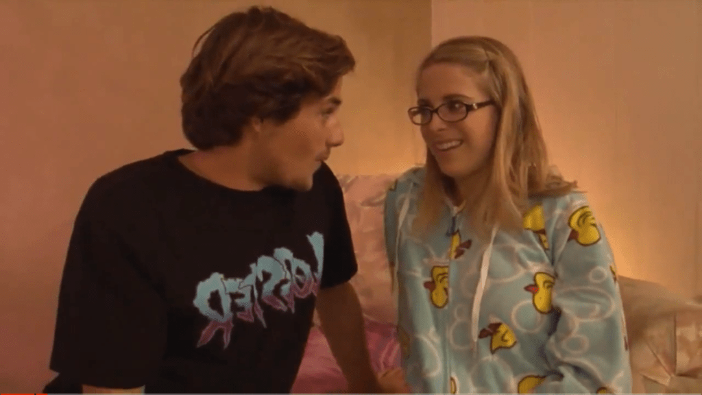 Парень трахнул блондинку Penny Pax в пижаме