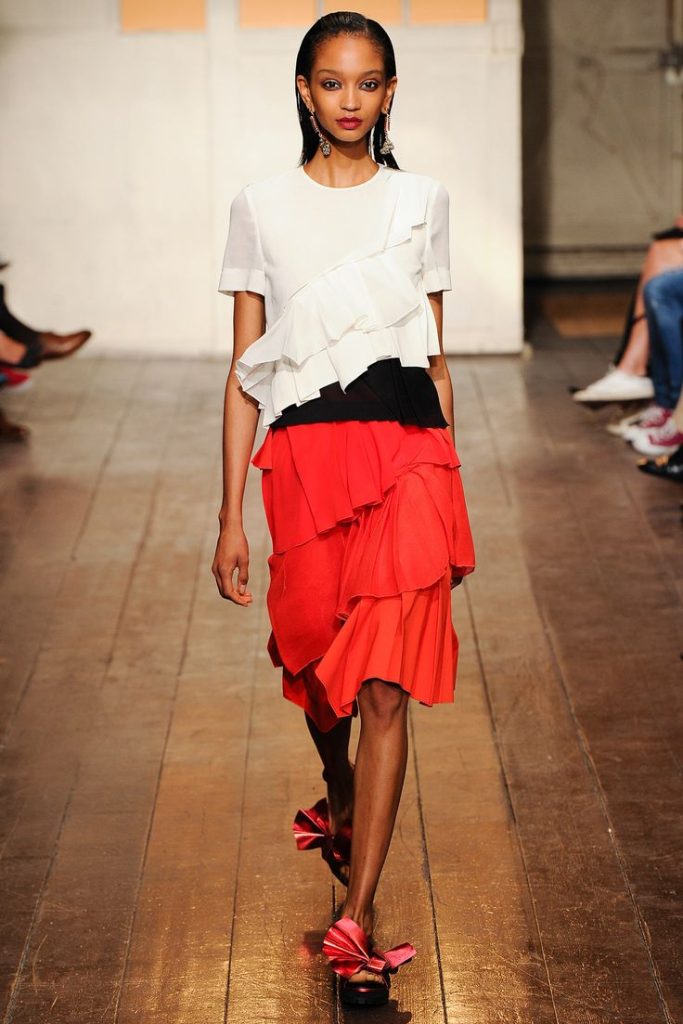 <meta name="description" content="FARFETCH Canada The Global Destination For Modern Luxury"/>